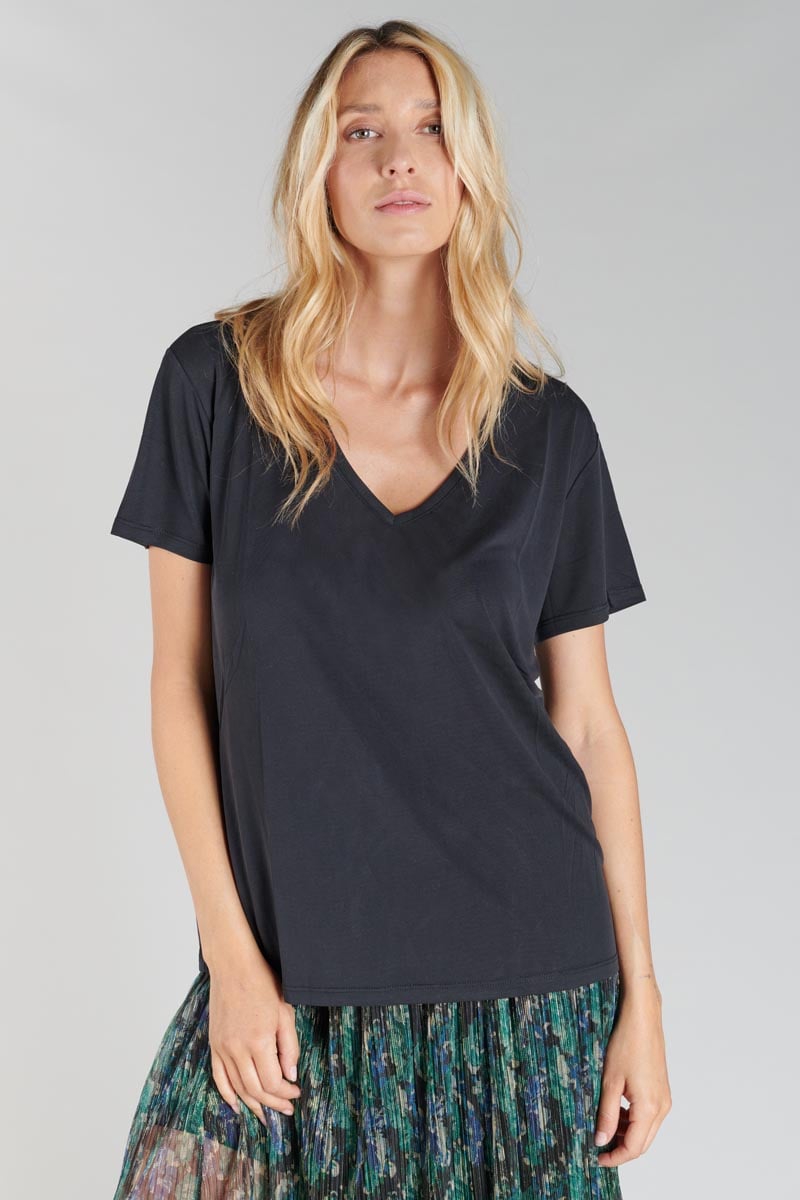 Lola Black T-Shirt