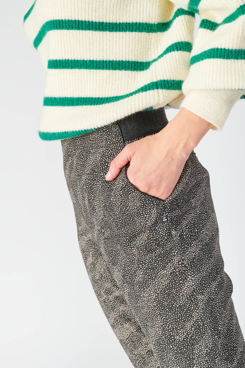Pantalon Dorina noir à motif animalier