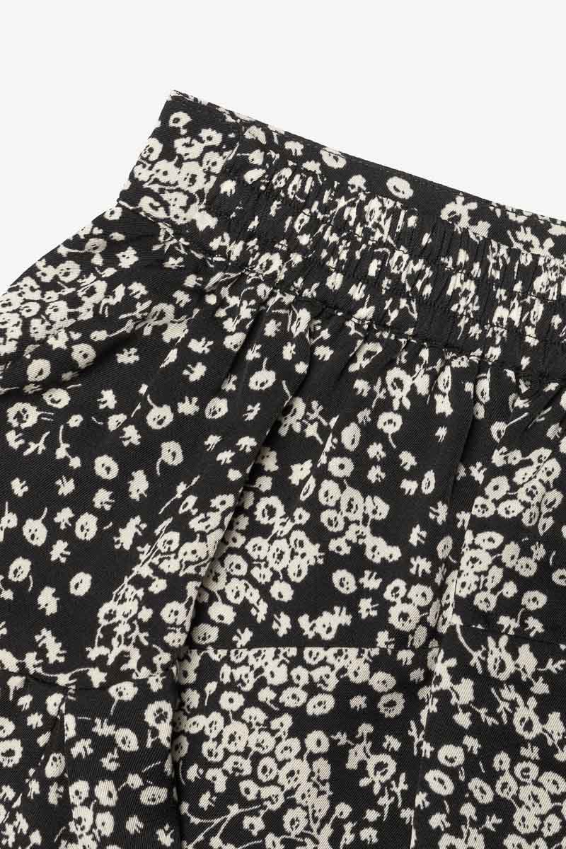 Jupe short Cassandgi à motif floral noir et blanc