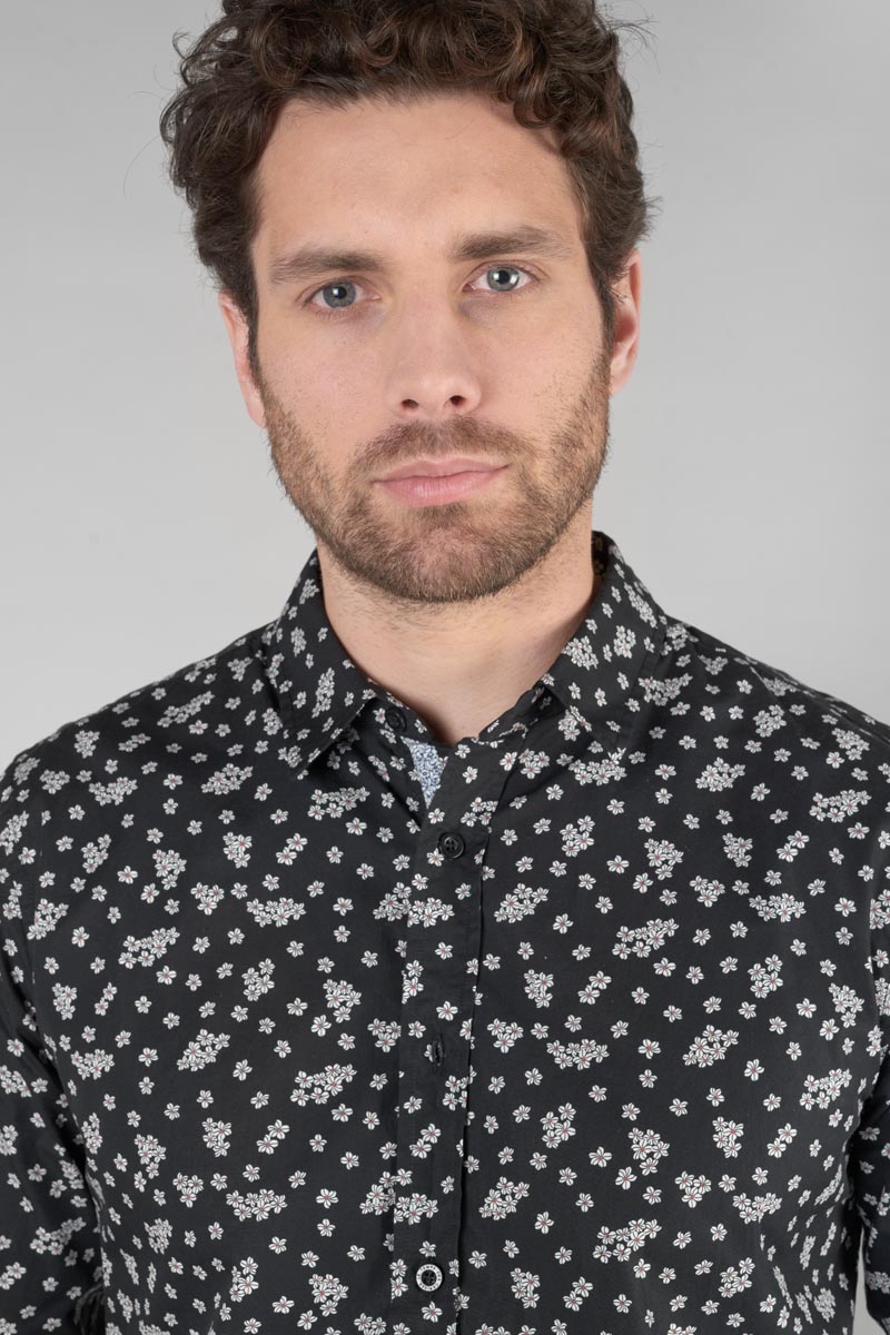Chemise Cesal noire à motif fleuri