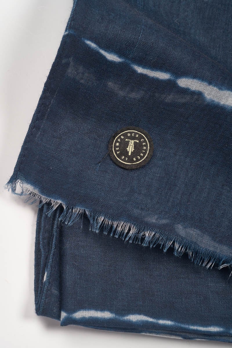 Foulard Scape bleu marine à motif tie and dye