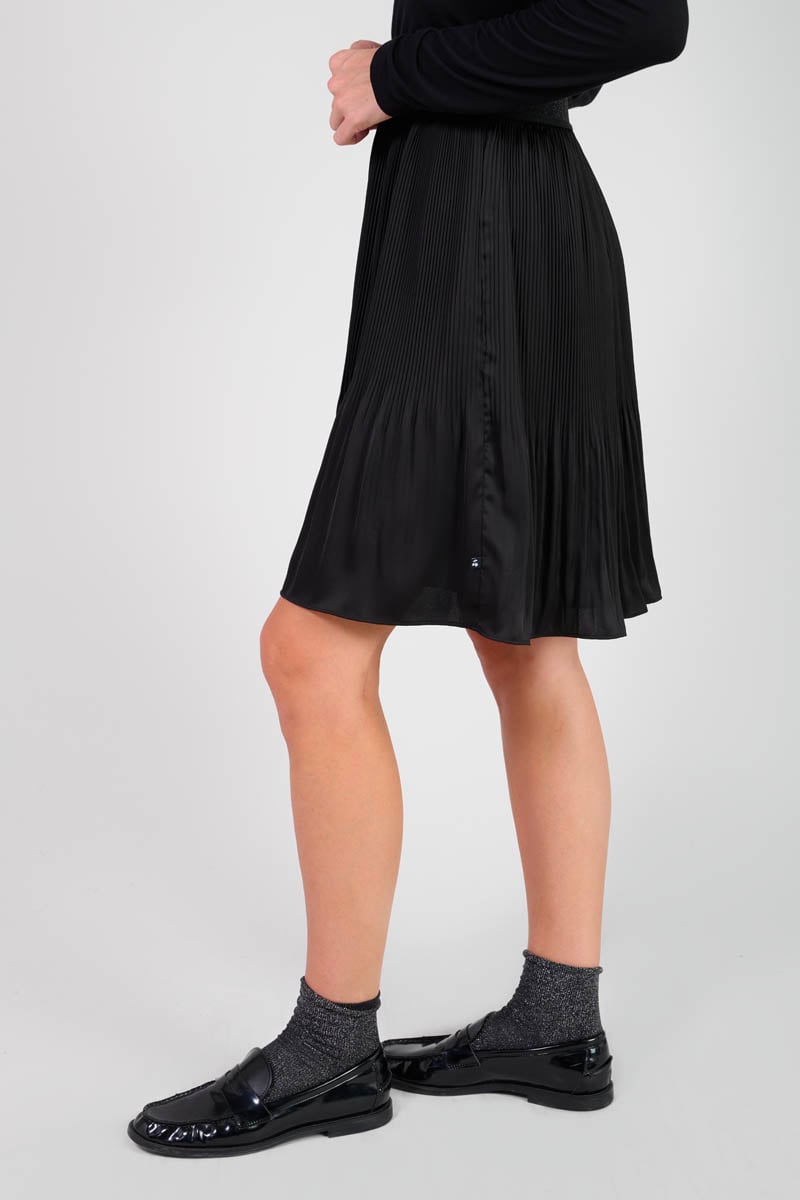 Black Oki skirt