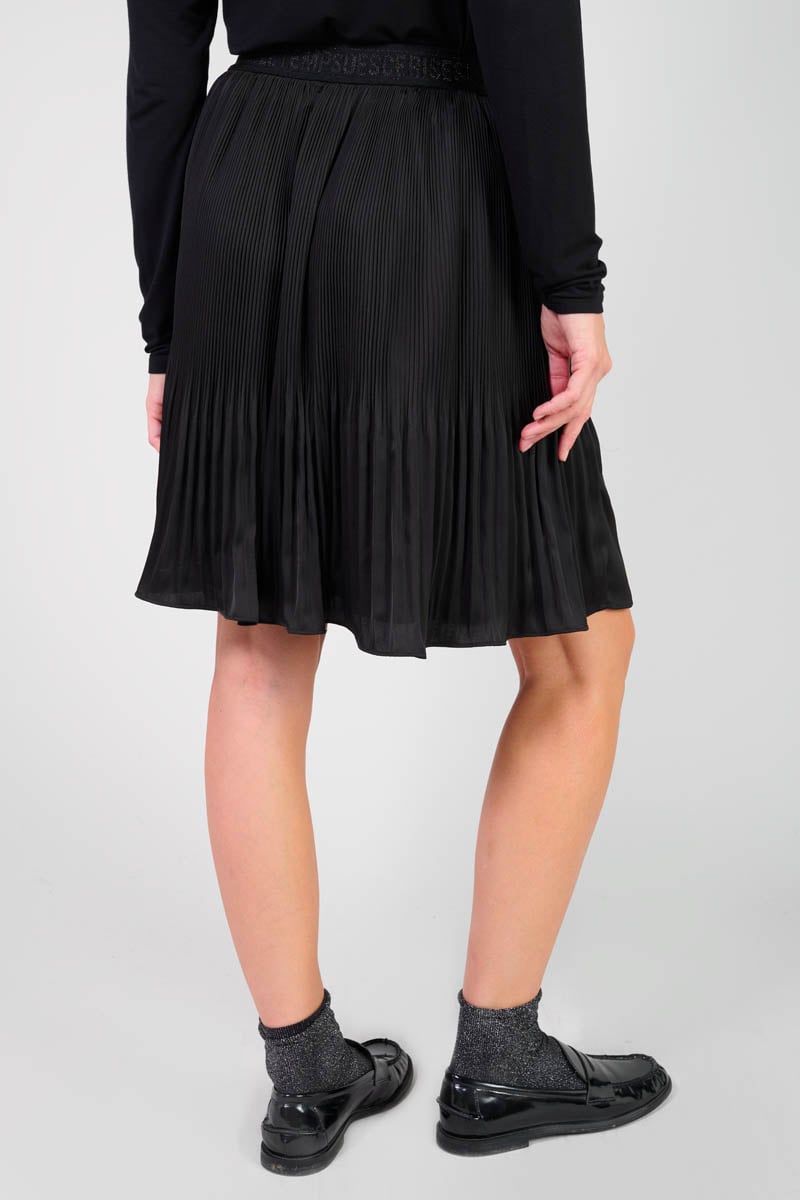 Black Oki skirt