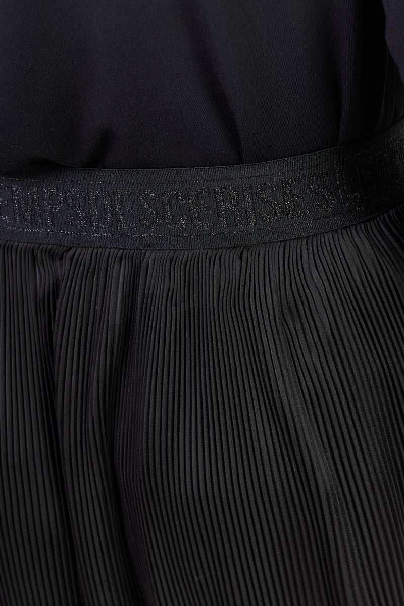 Black Oki skirt