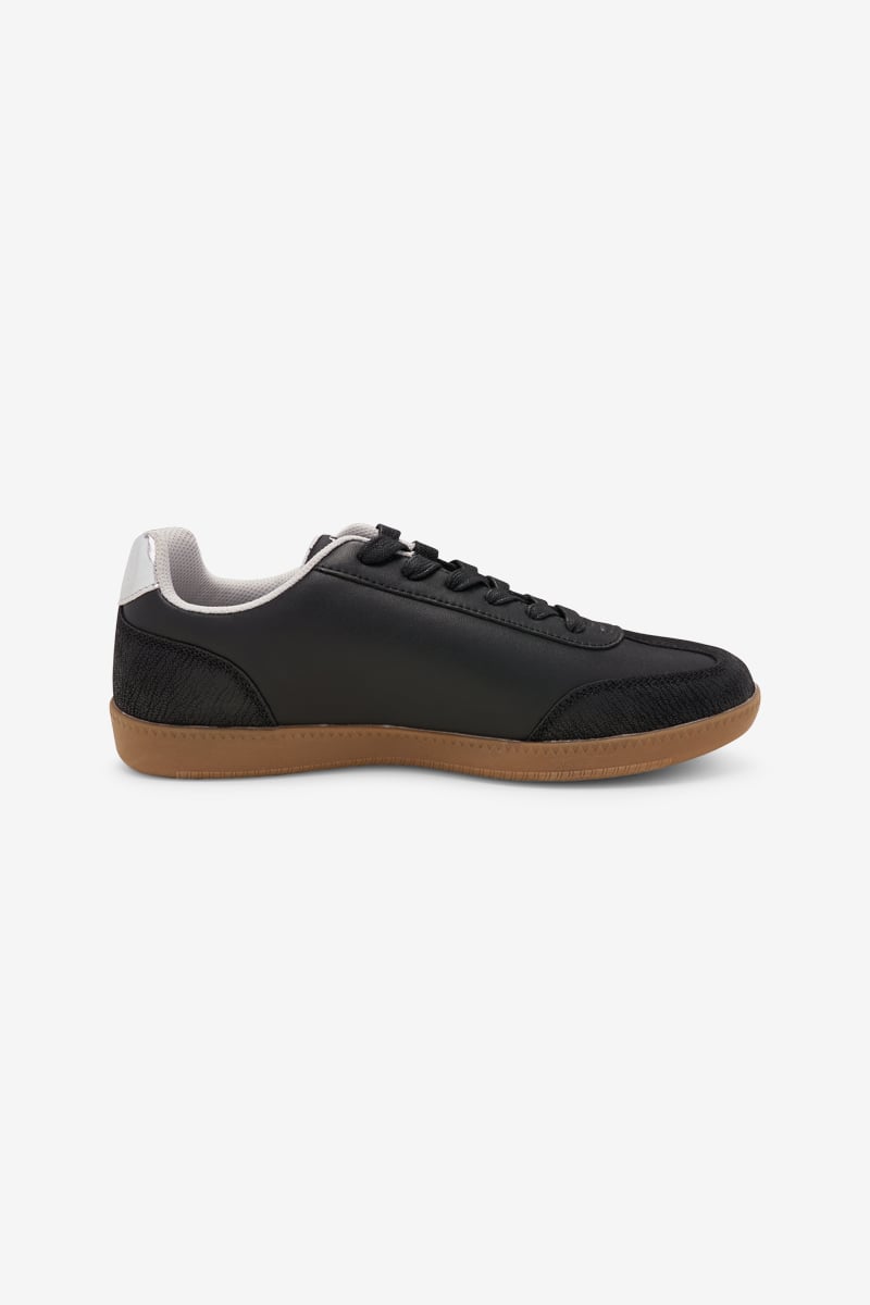 Black Palma sneakers