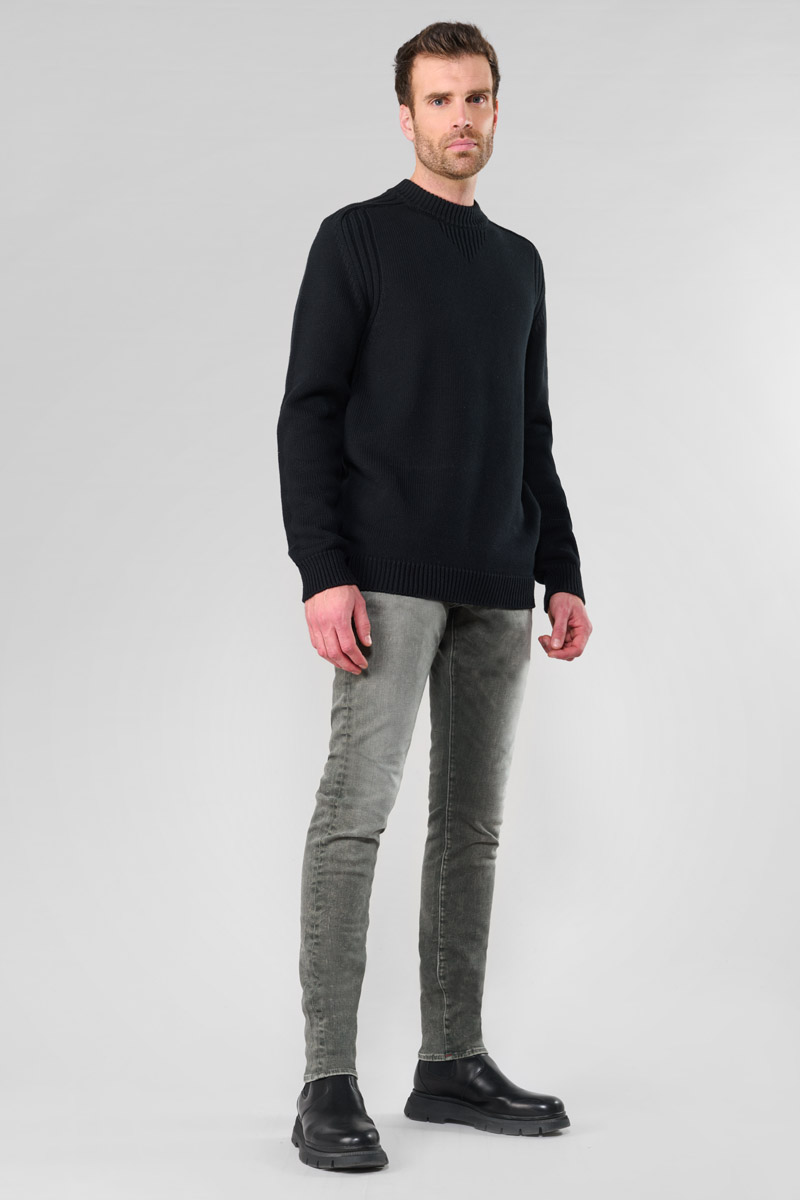 Dilvac black sweater