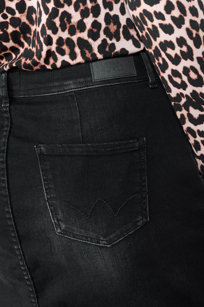 Ledisi skirt in black denim