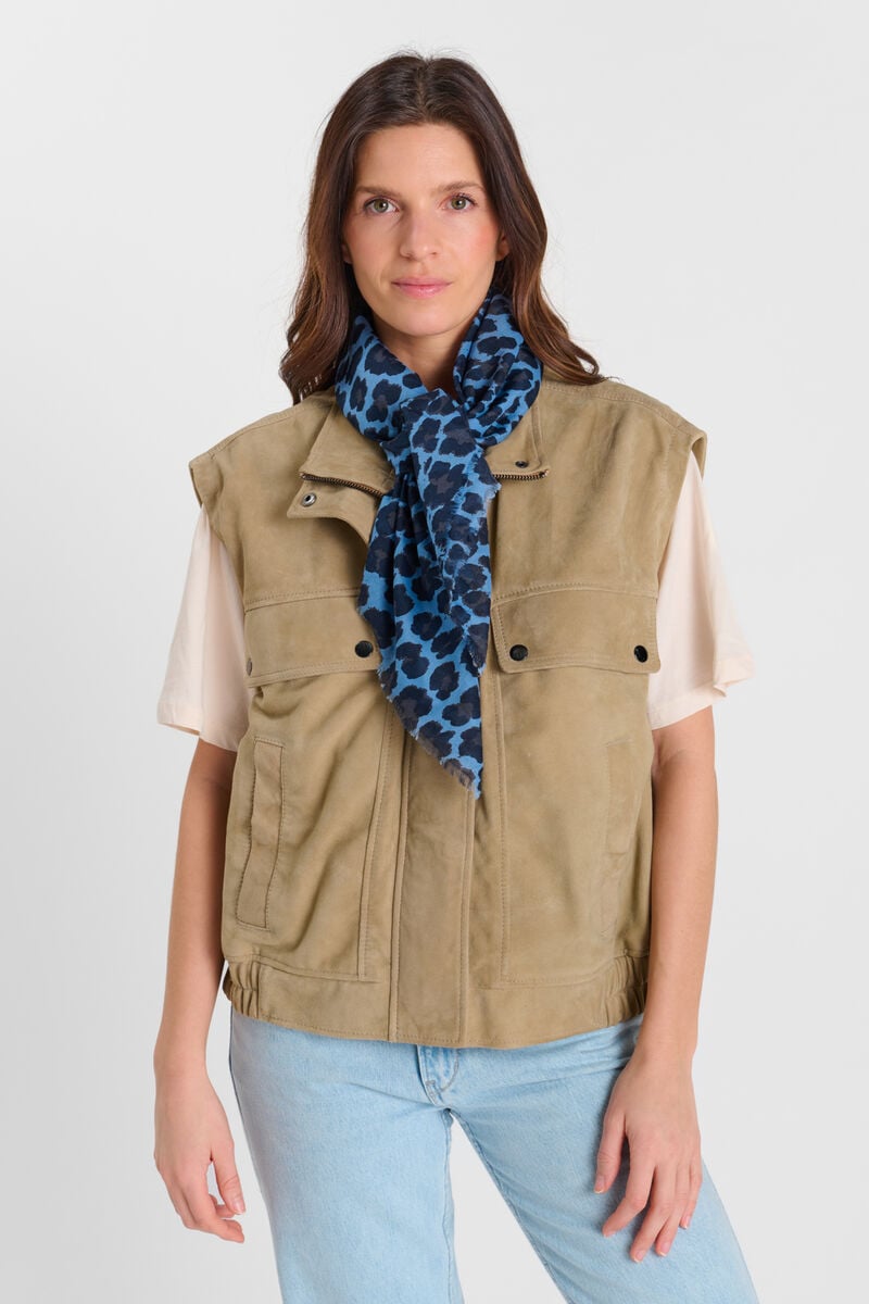 Loid scarf