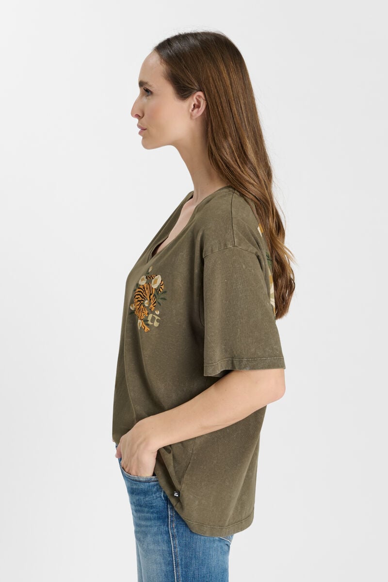 Arlo t-shirt