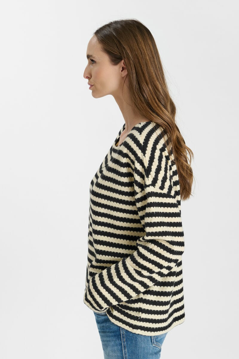 Dove pullover