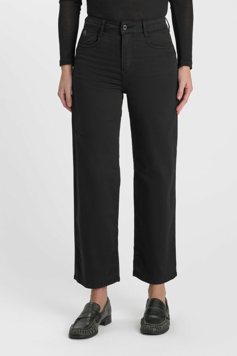 Wide leg trousers
