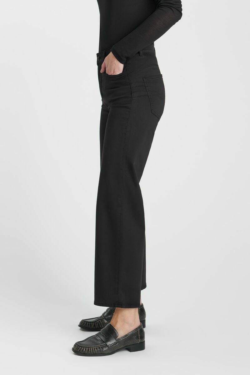 Wide leg trousers