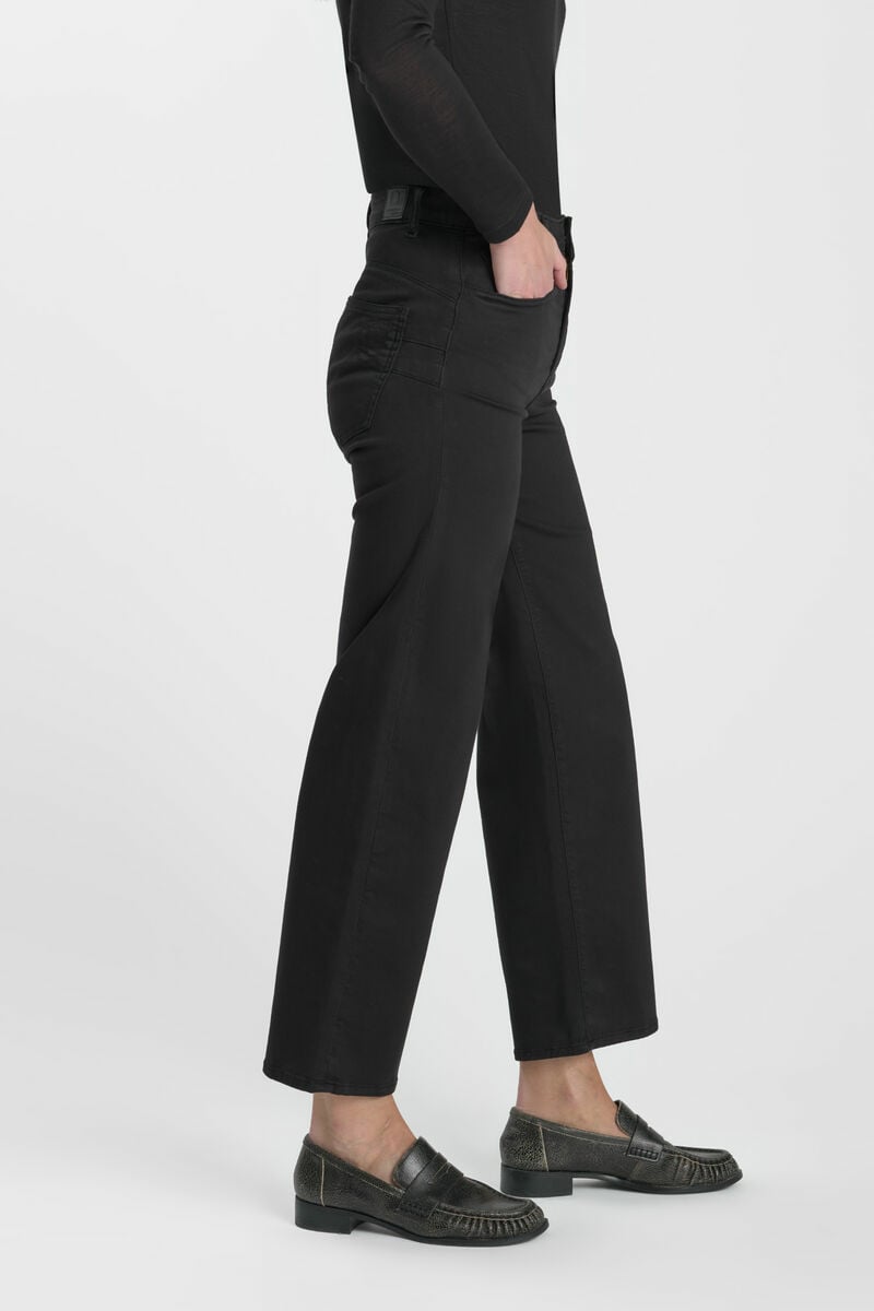 Wide leg trousers