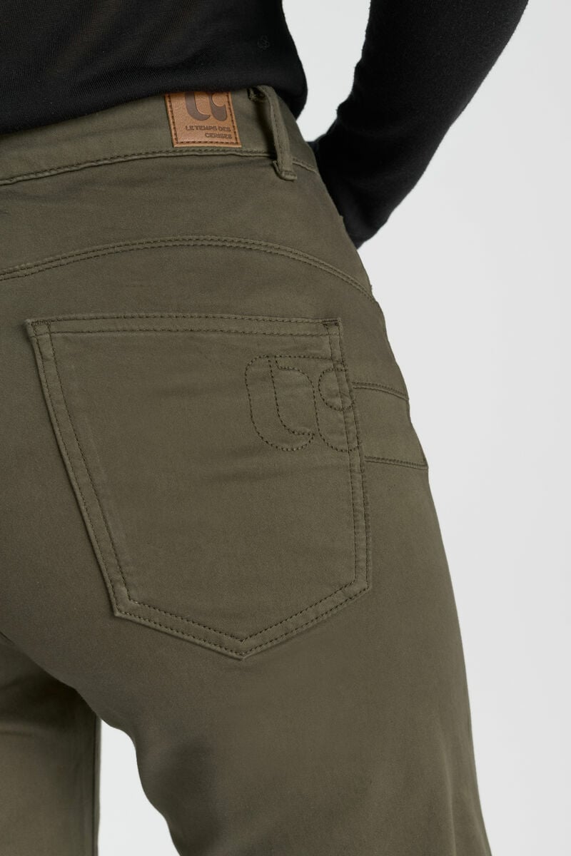 Wide-leg trousers