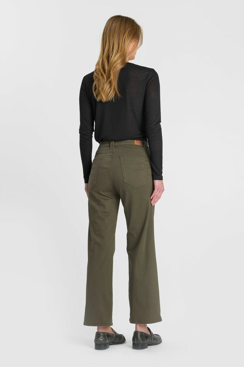 Wide-leg trousers