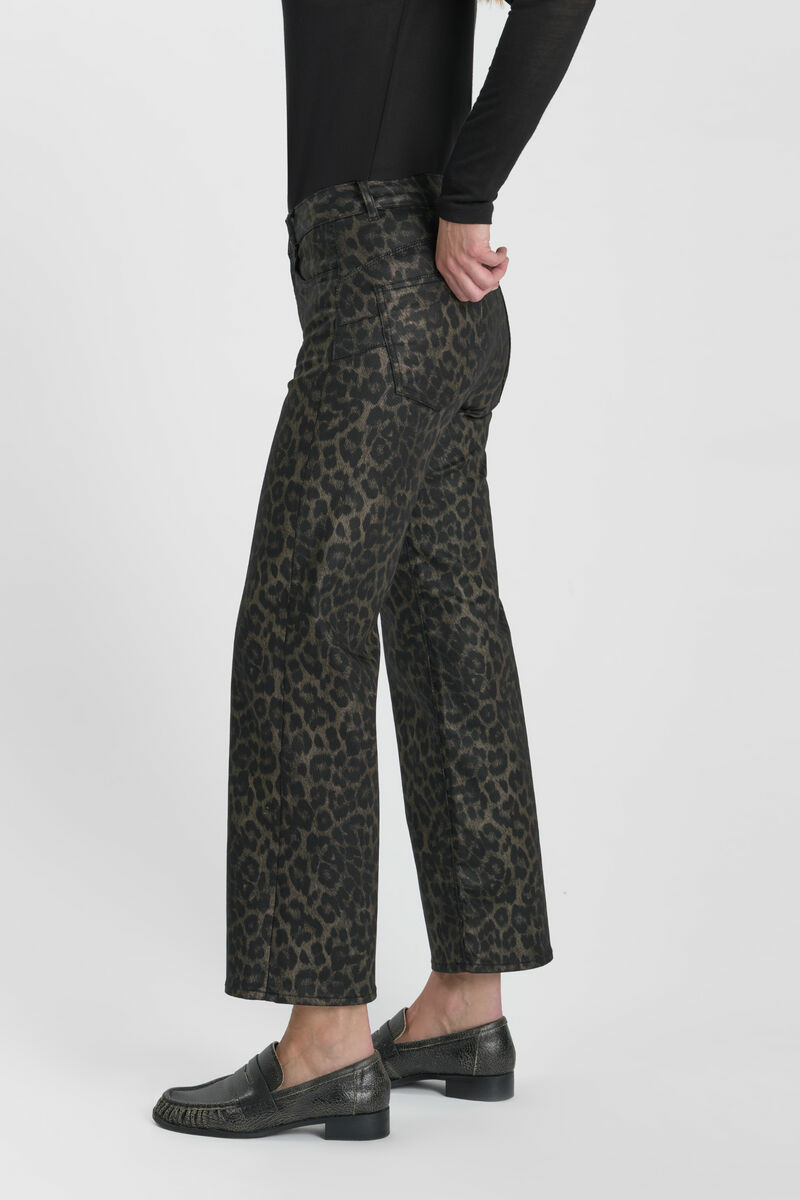 Wide-leg trousers