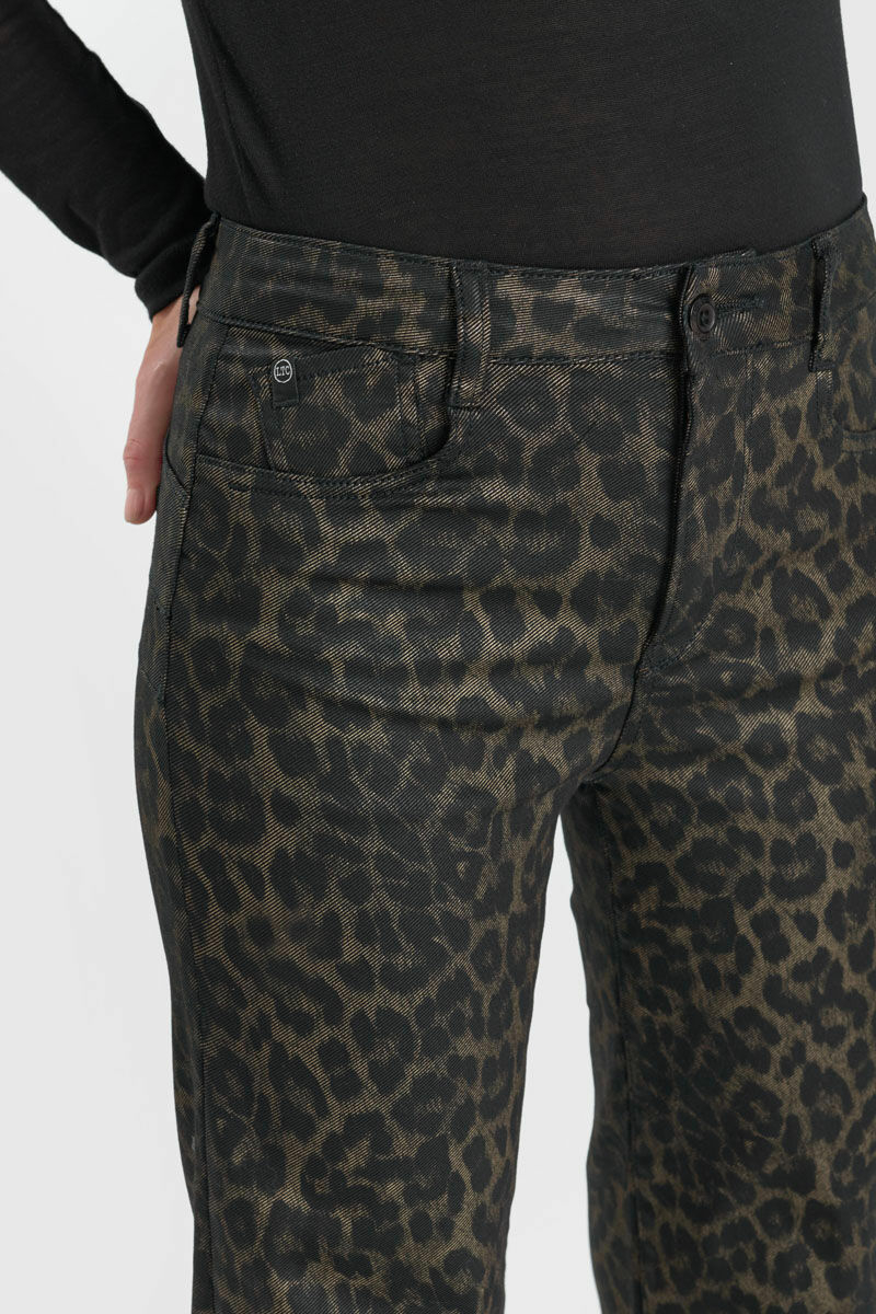 Wide-leg trousers