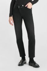 BLACK / BLACK