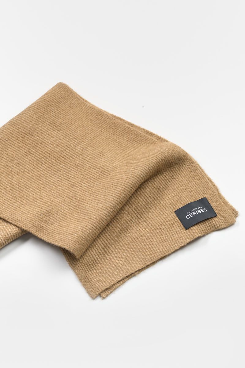 Nieve camel scarf