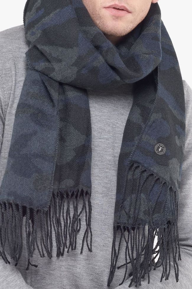 Carl blue scarf