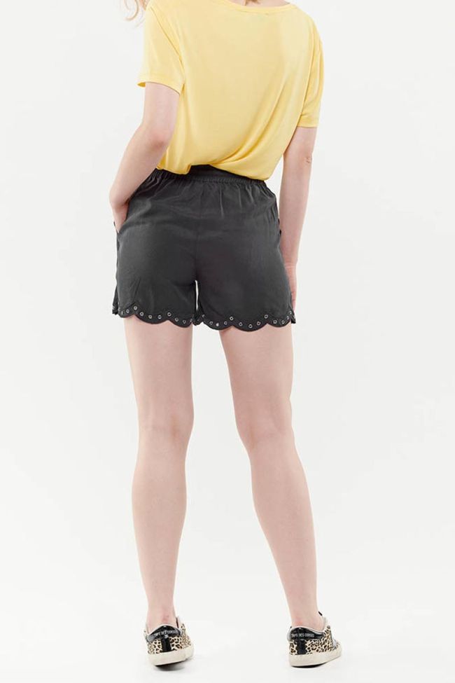 Lia black short