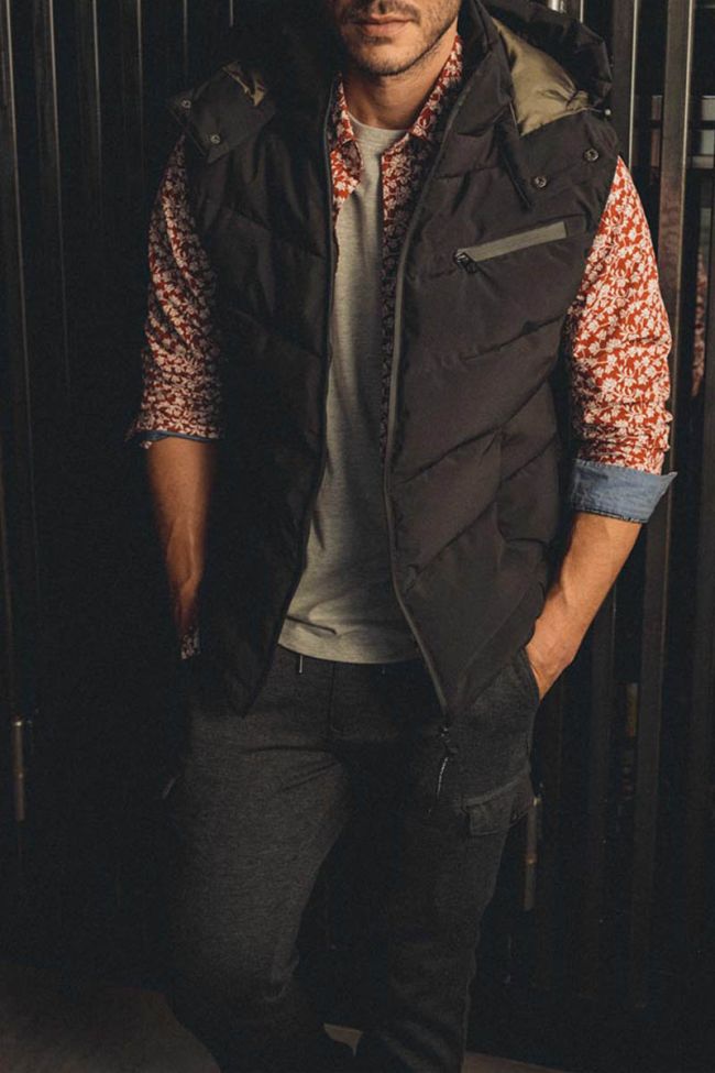 Black sleeveless Bizor down vest