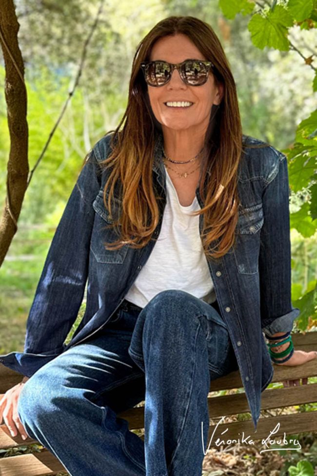 Loose shirt in blue jeans Gérard by Véronika Loubry
