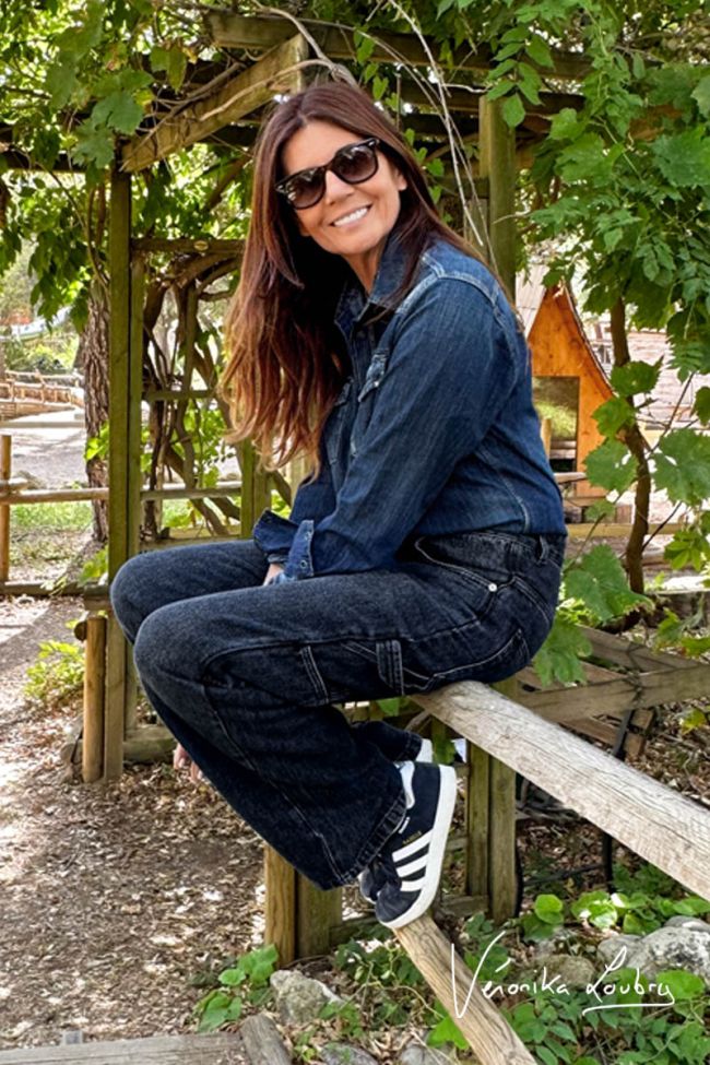 Loose shirt in blue jeans Gérard by Véronika Loubry