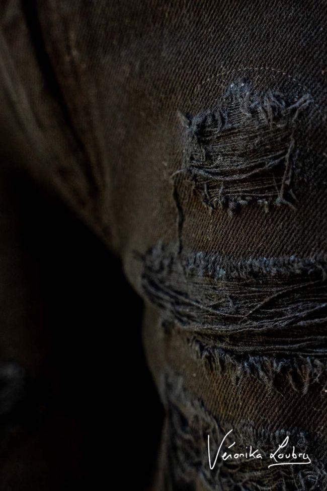 Short court Véronika en jeans noir destroy by Véronika Loubry