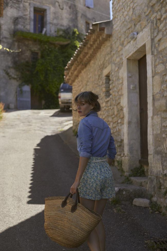 Short Lamet à motif fleuri vert et bleu