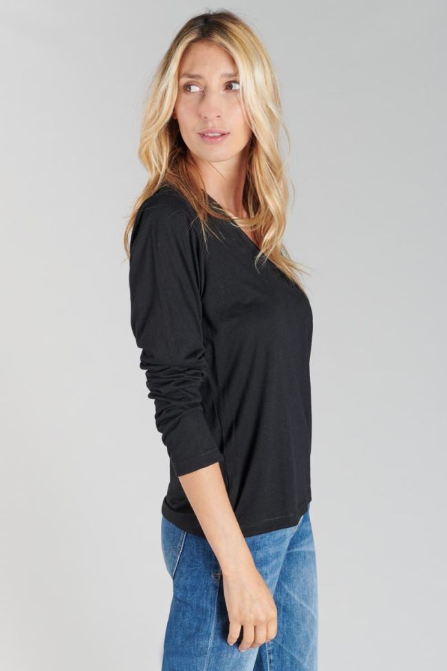 Black long-sleeved Longvtra t-shirt
