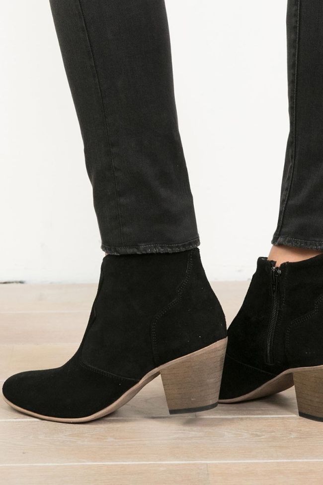 Black suede Taylor boots