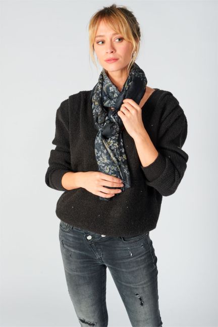 Black patterned Zuzana scarf