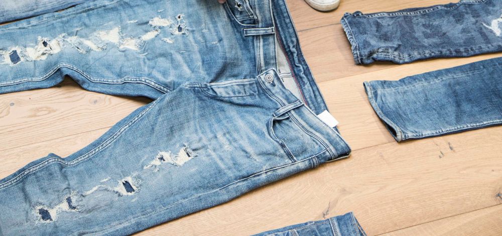 How to repair a pair of pants ?