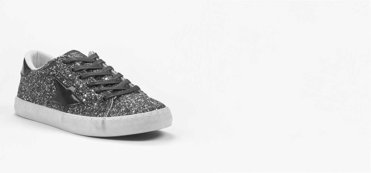 Women's look : dare to wear sequined sneakers